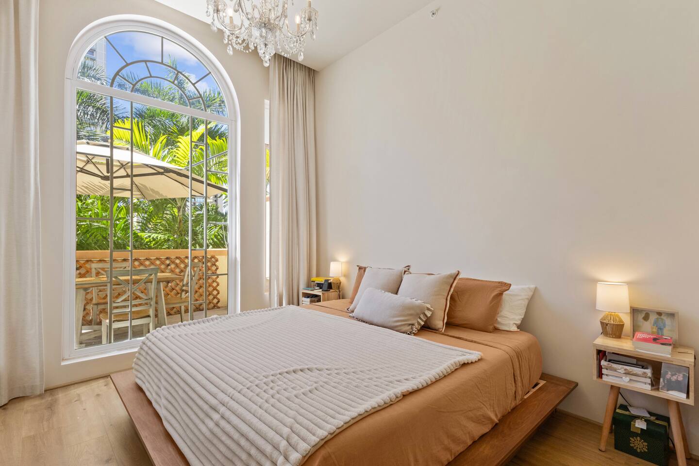 Refined Waikiki Residence