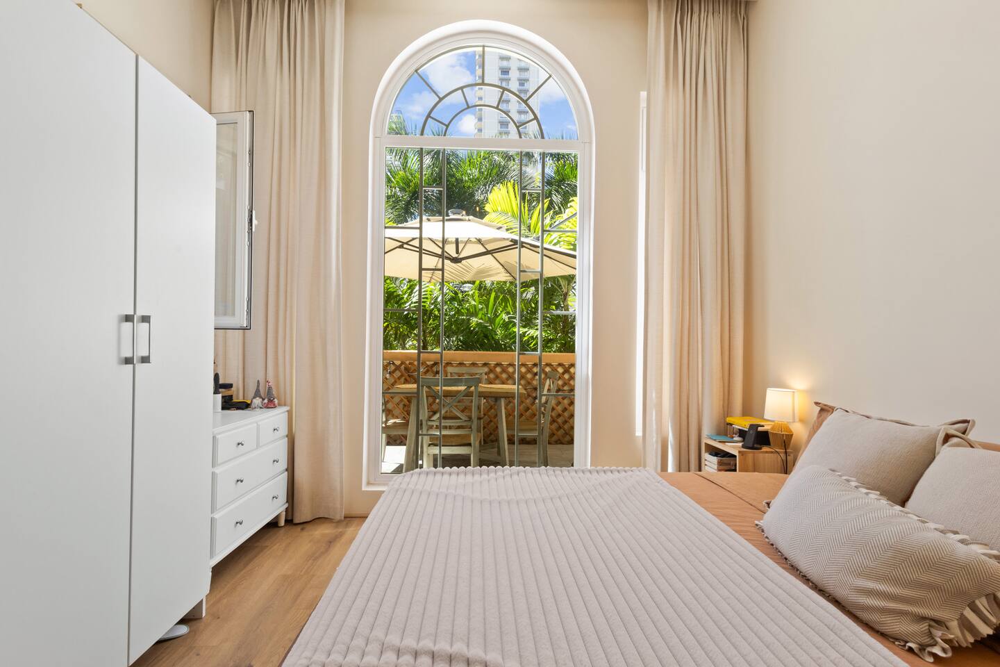 Refined Waikiki Residence