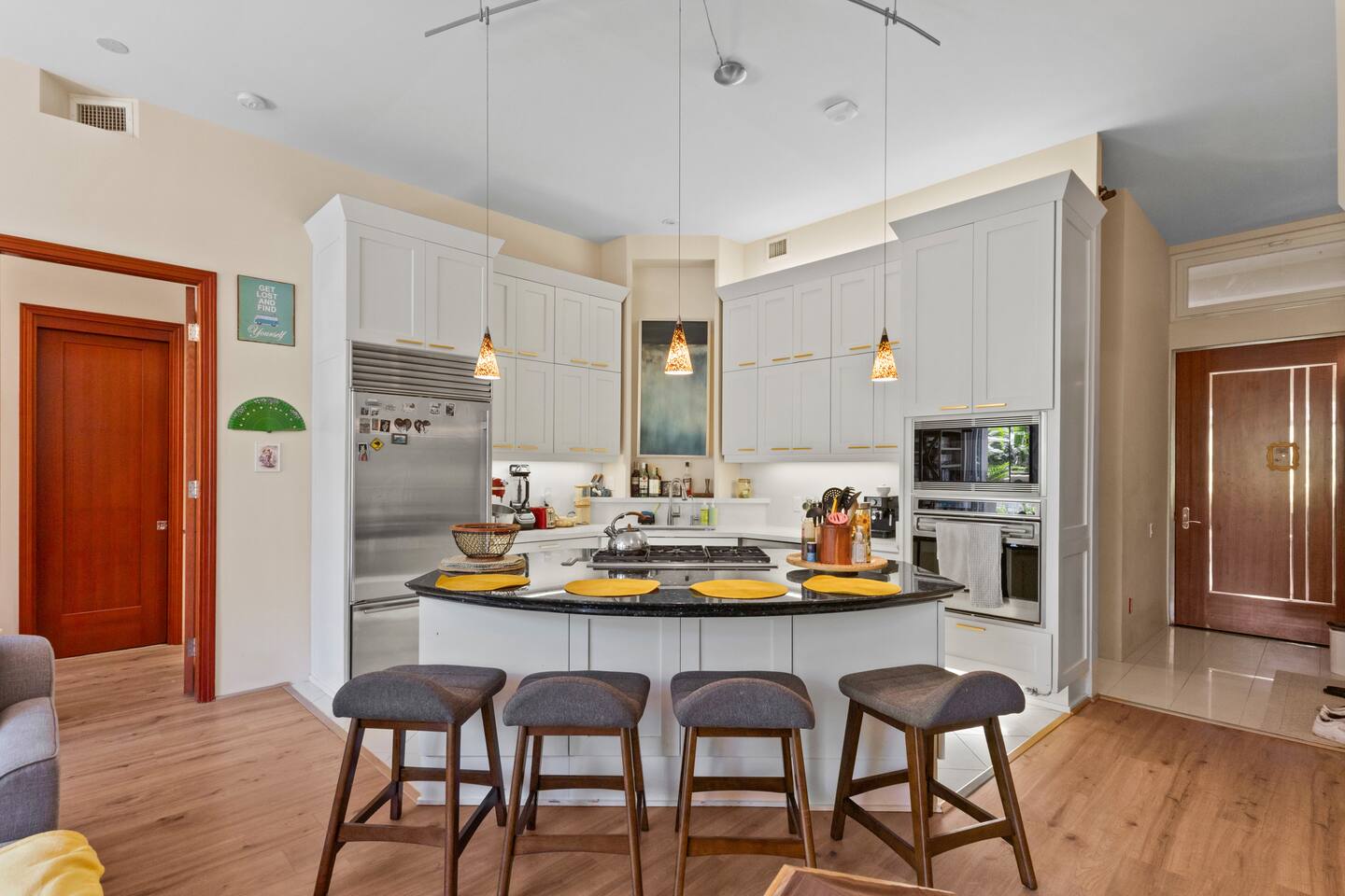 Refined Waikiki Residence
