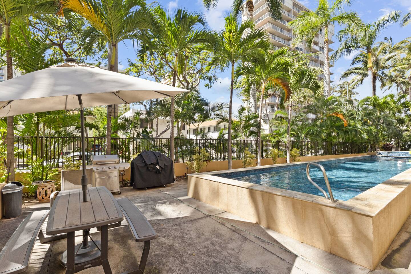 Refined Waikiki Residence