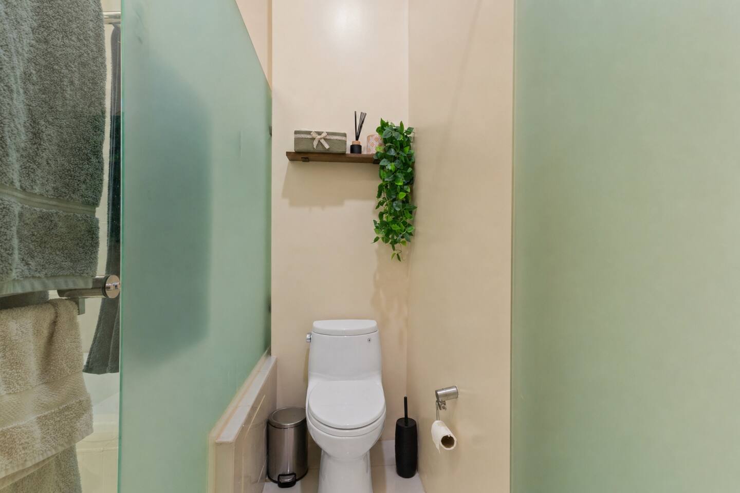 Refined Waikiki Residence