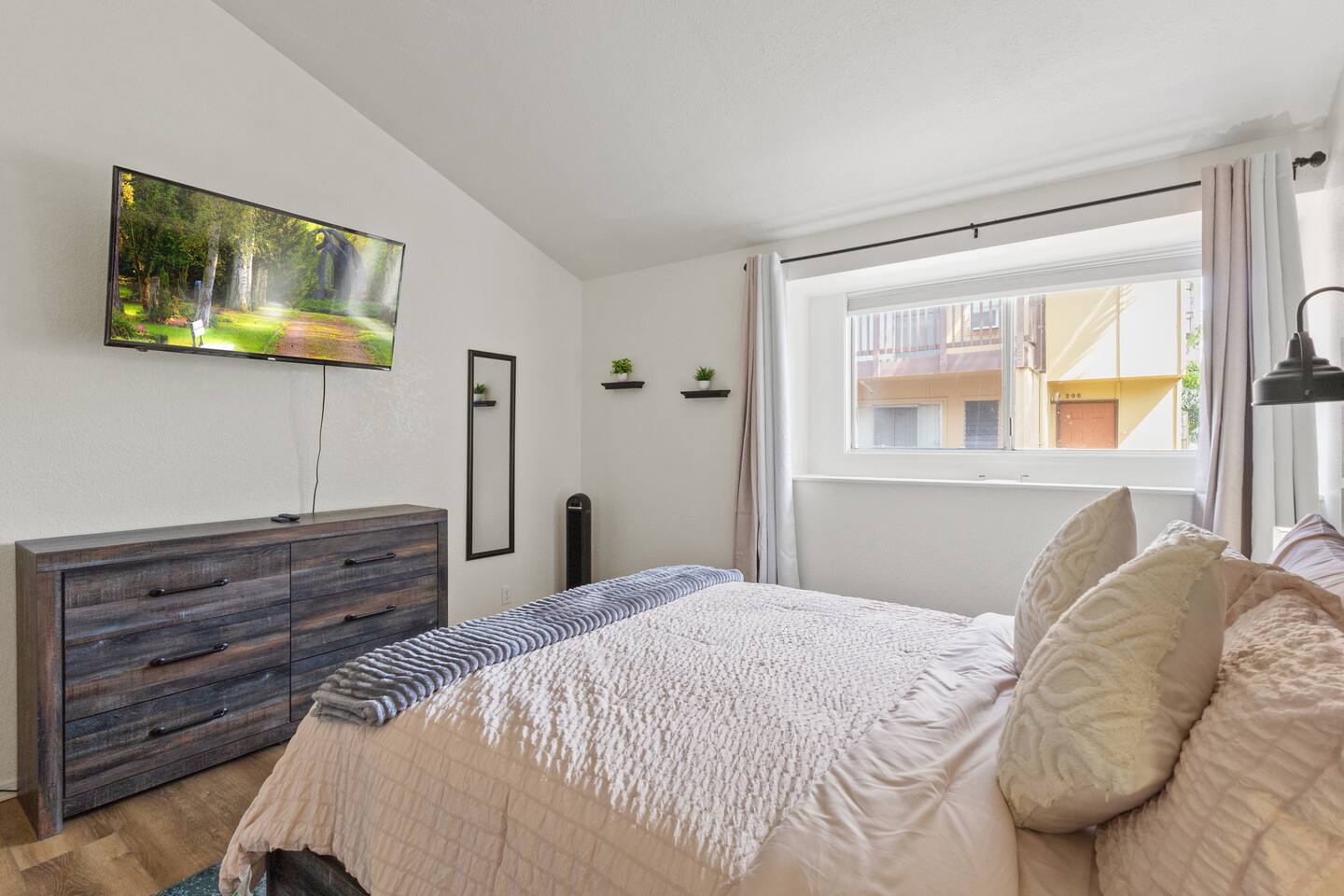 Relaxed Kaneohe Retreat | Carport, AC, W/D