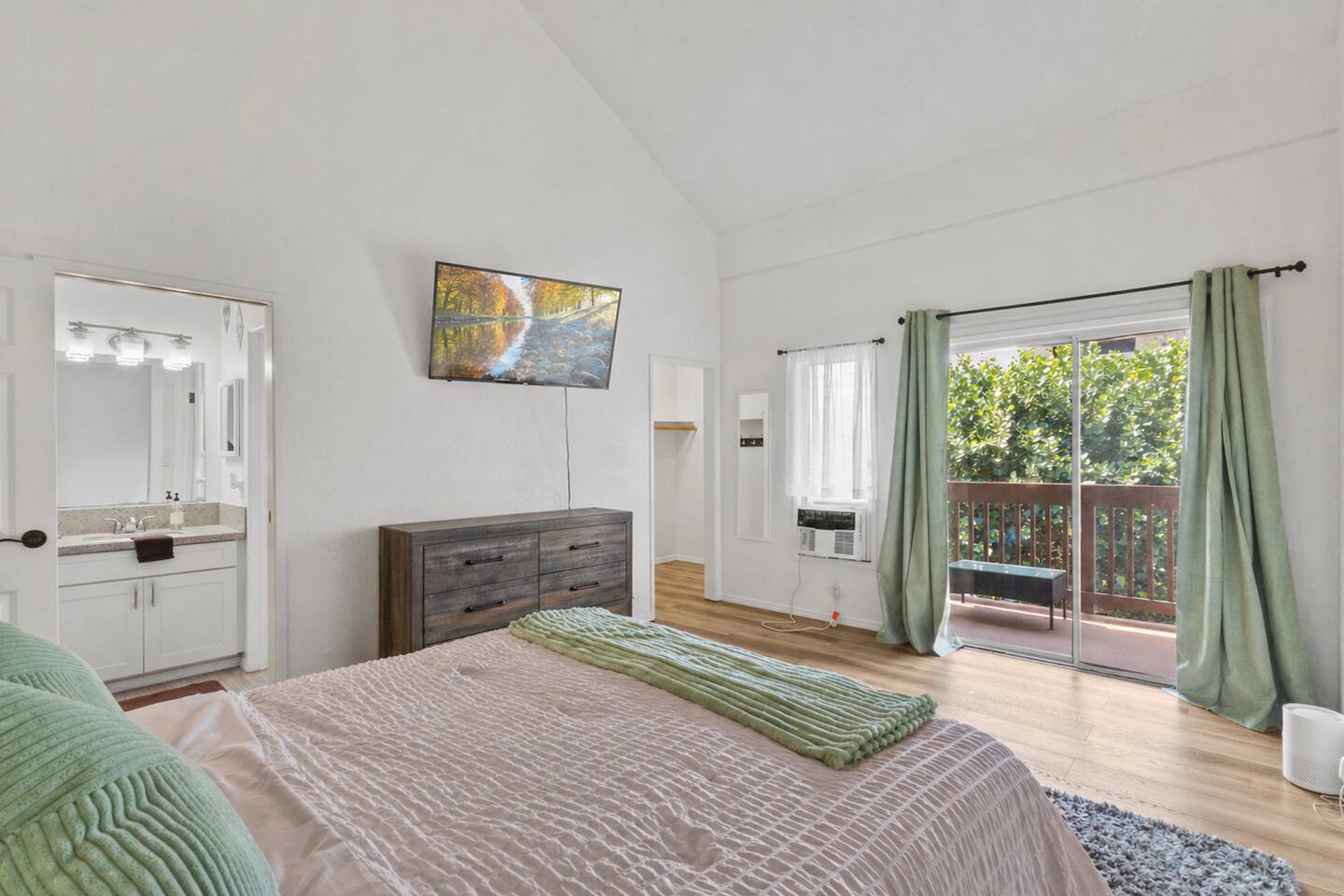 Relaxed Kaneohe Retreat | Carport, AC, W/D