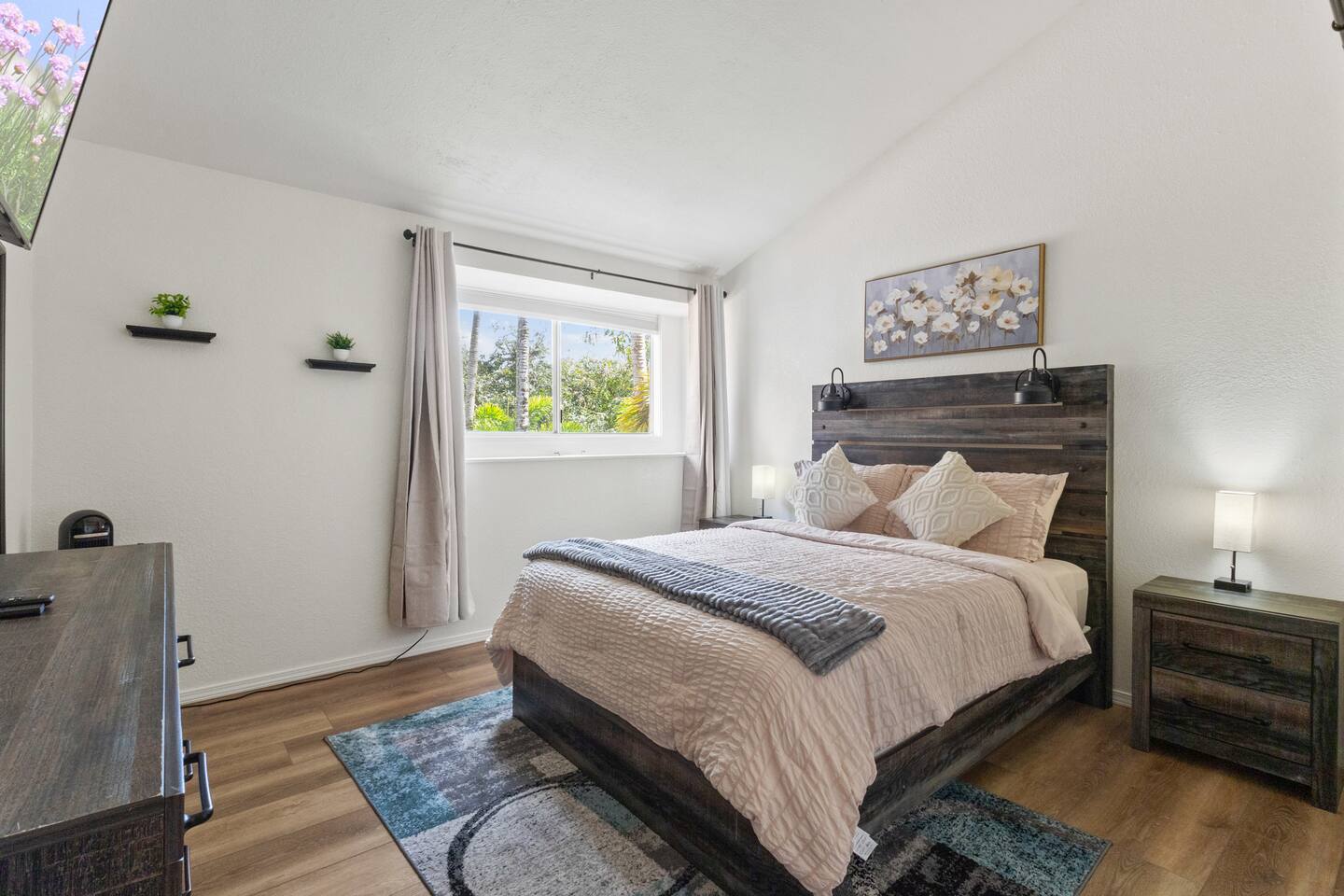 Relaxed Kaneohe Retreat | Carport, AC, W/D