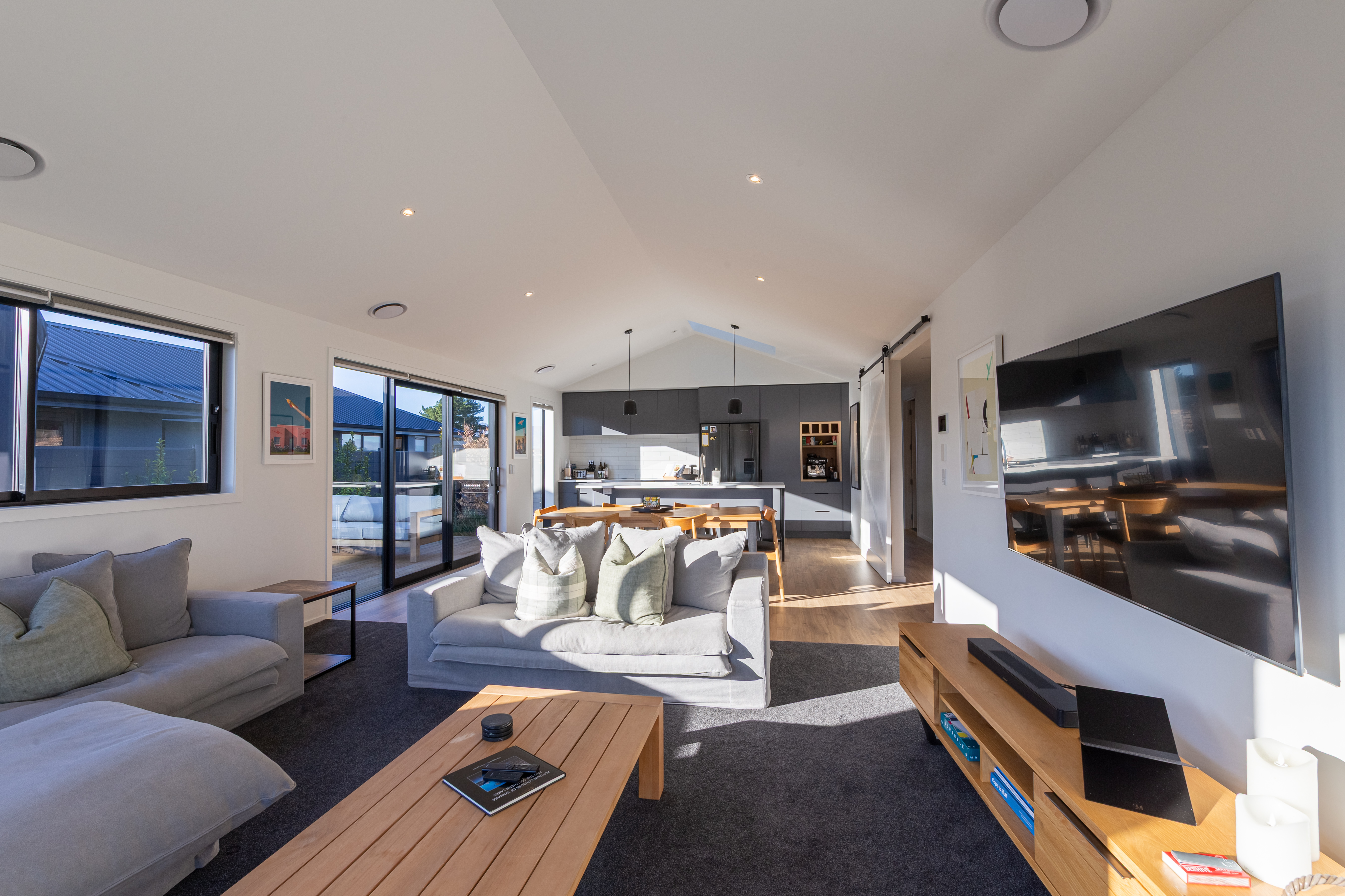 Northlake Lodge w/ Mountain Views