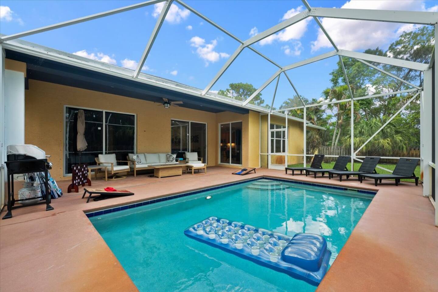 Sailfish Oasis - Private Pool Retreat in Stuart