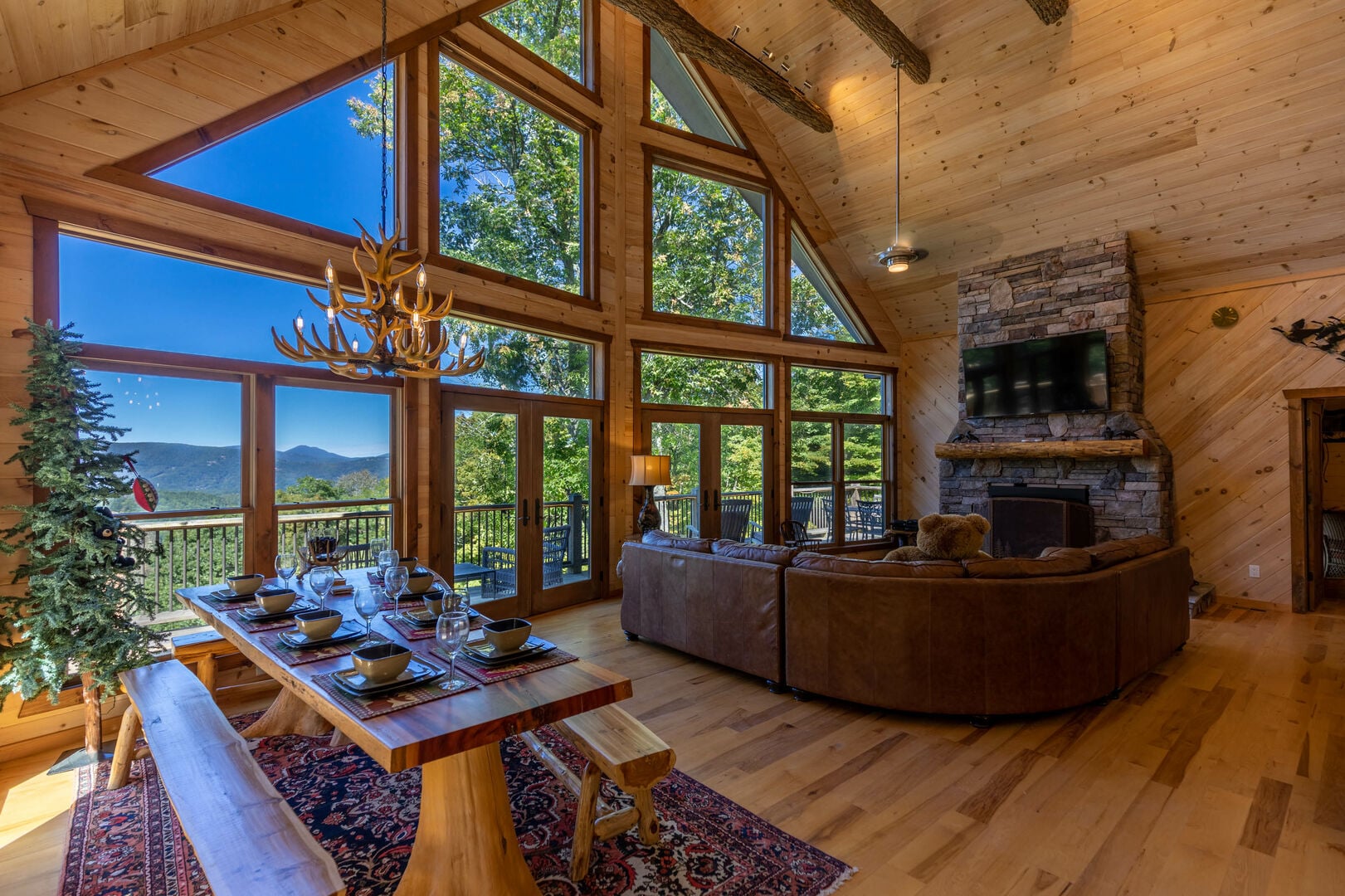 Rested Traveler: 3,600sqft Mtn Luxury Retreat!