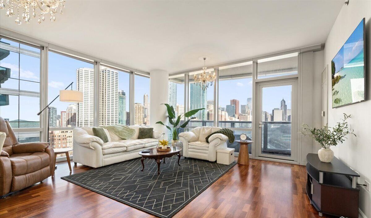 Penthouse Paradise •Executive Elegance • Elevated Amenities • Sleeps 6