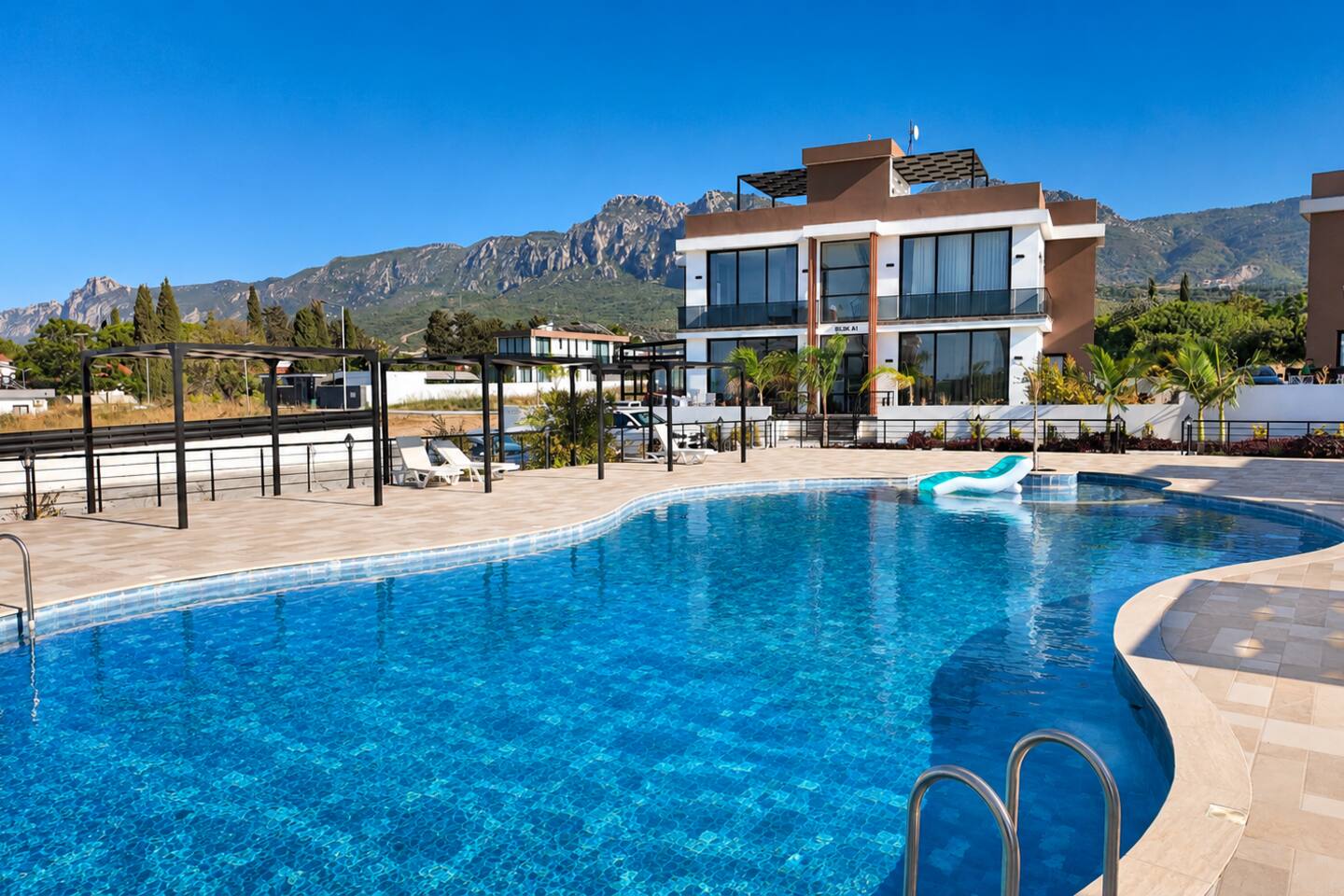 Modern 2BR Apartment in Kyrenia with Rooftop BBQ