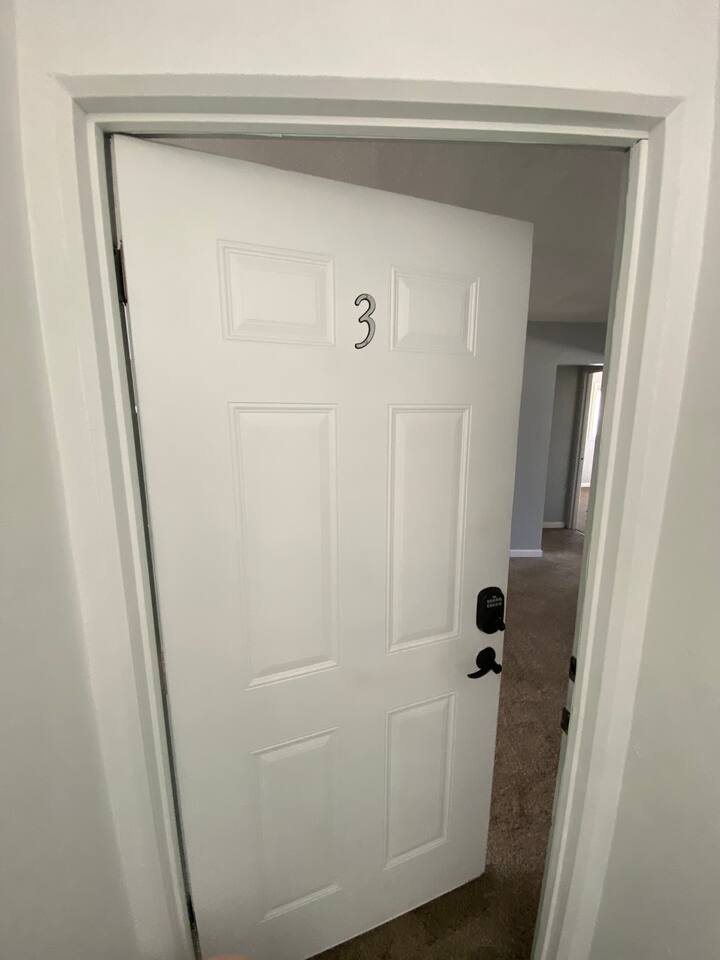 3BR I 4 mins to the Lights, King, Patio, Games