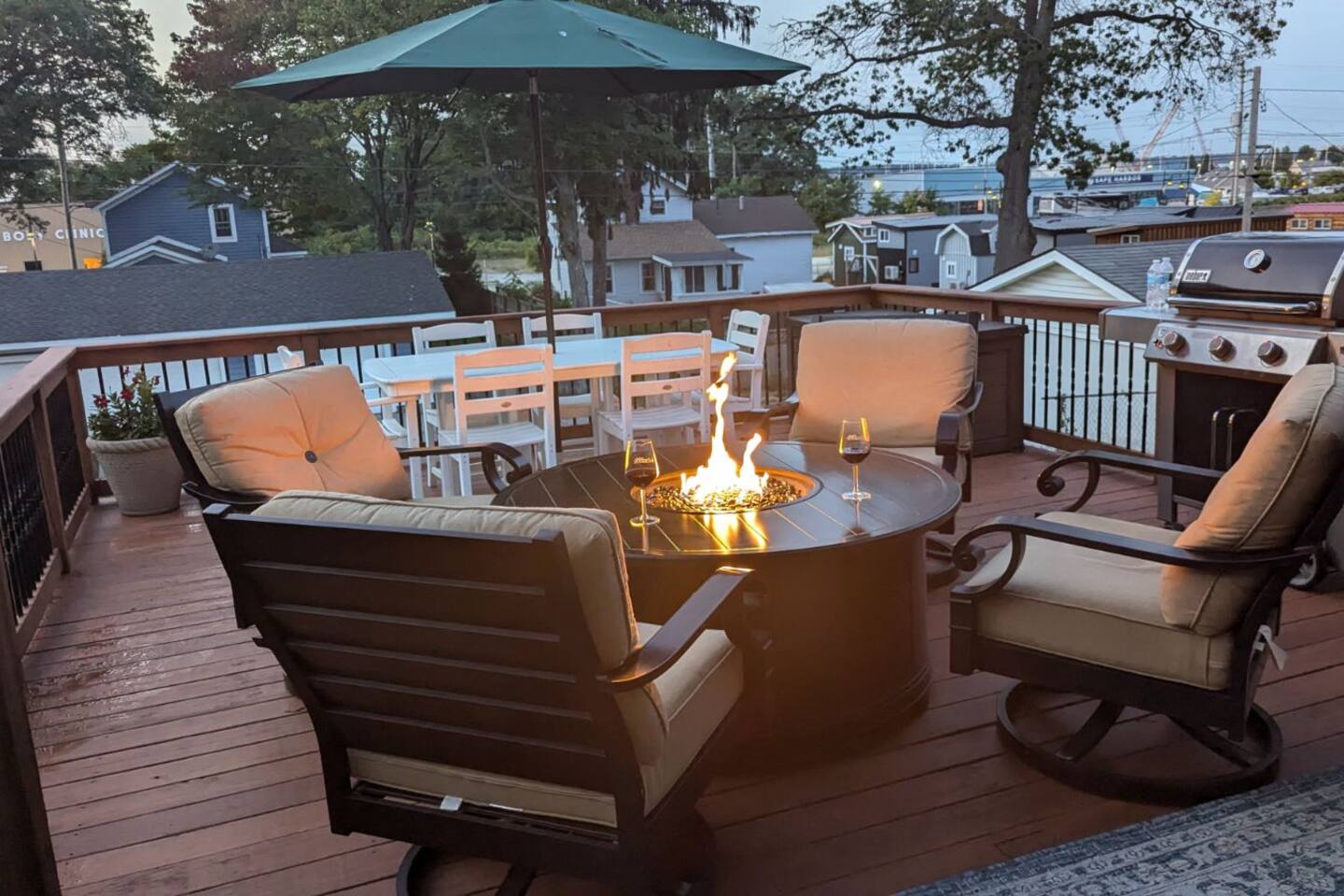 Modern, charming, family retreat. Great location