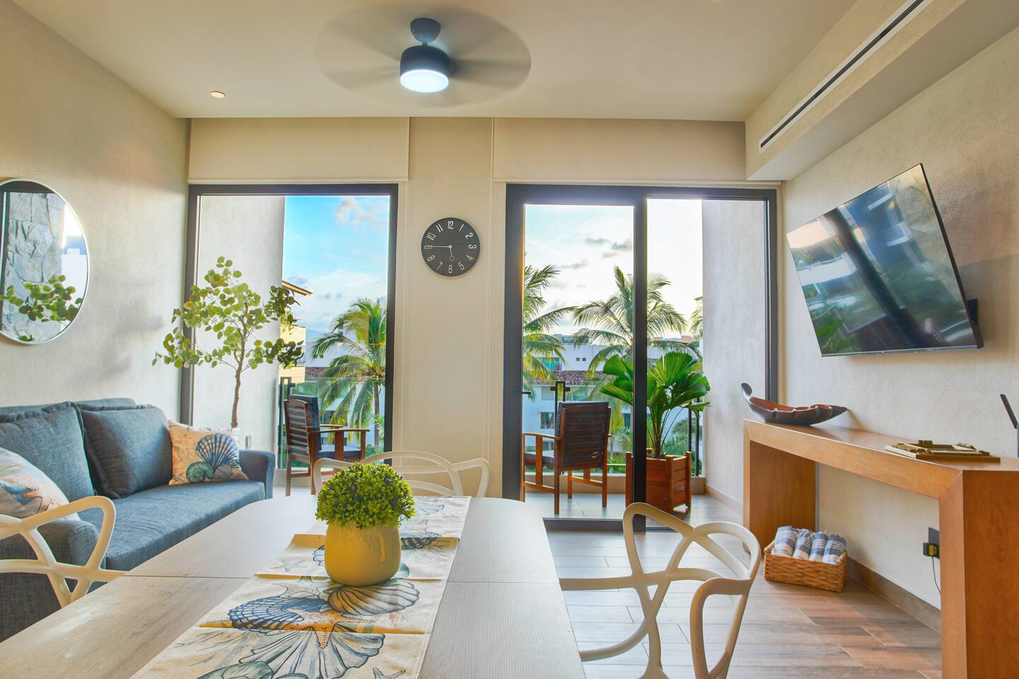 Chic Versalles Condo • Infinity Pool, Coworking