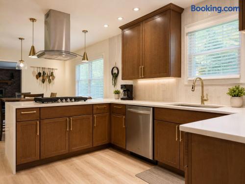 Outerlincoln Retreat | 3BR/2.5BA Newburgh Home