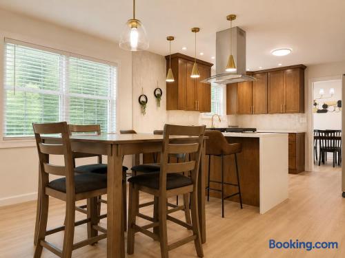 Outerlincoln Retreat | 3BR/2.5BA Newburgh Home