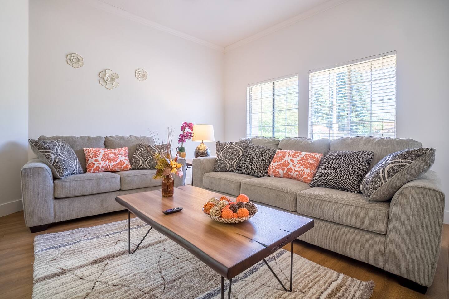 Fragrant Rose-Ville Beauty| Cozy Modern Paradise