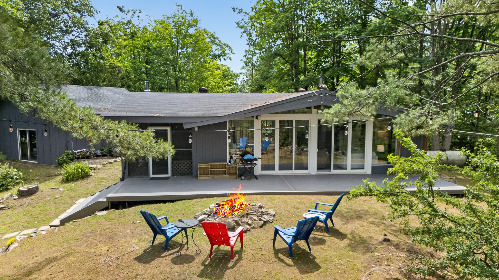 Waterfront Cottage-Muskoka Room, Hot tub & Firepit