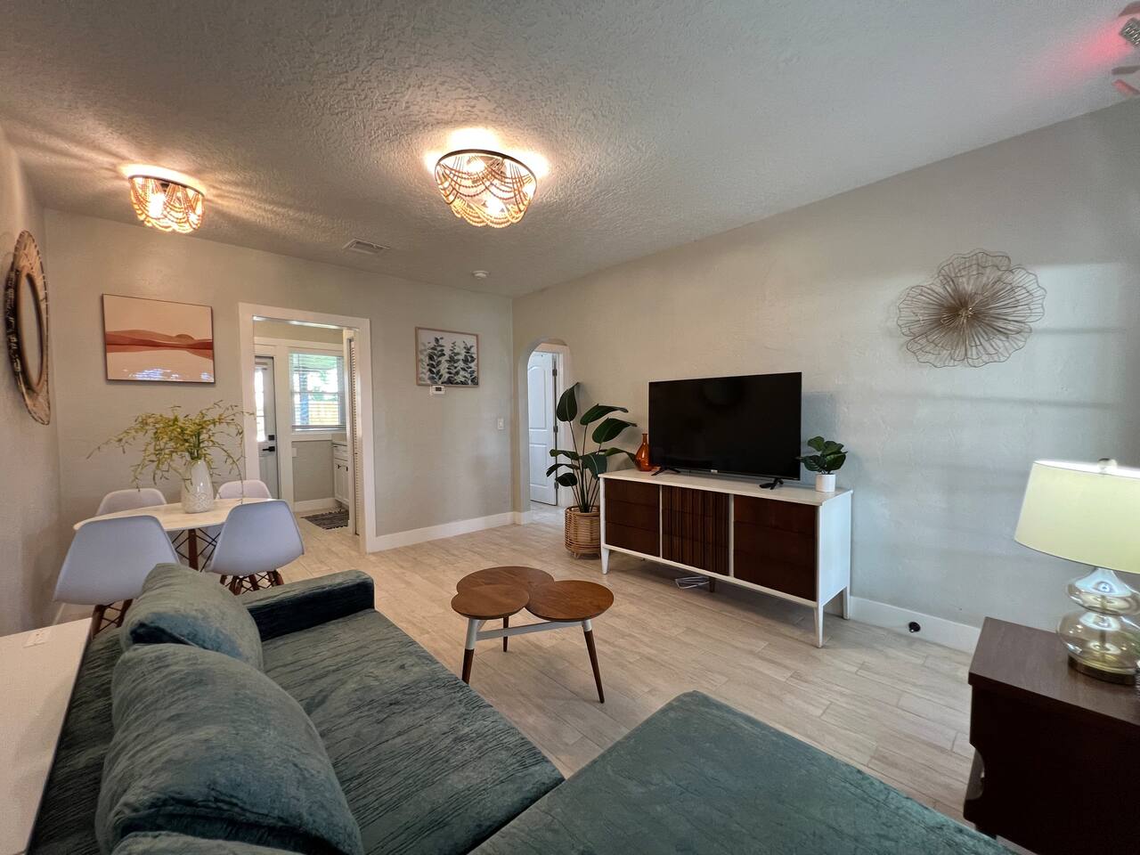 Coastal Cottage 235 | Walk to Beach • King Bed
