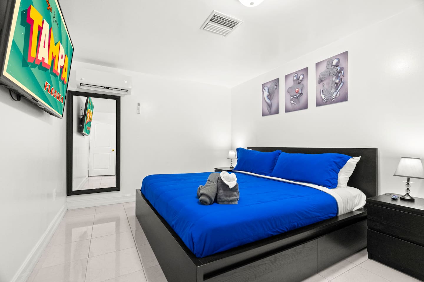 Cozy Apt, King Bed + Huge TV, Near TPA & Stadium