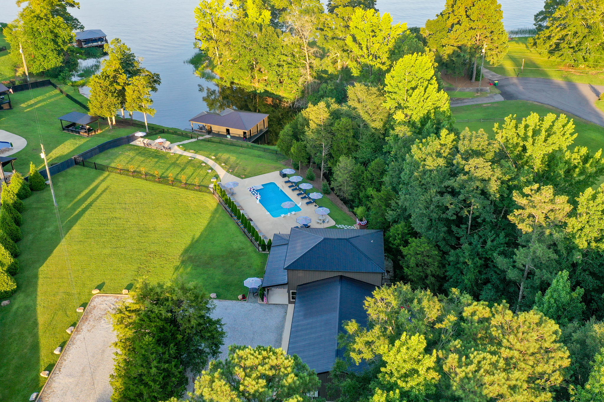 Lakefront,  Pool, Private Boat Slips | Room for 14