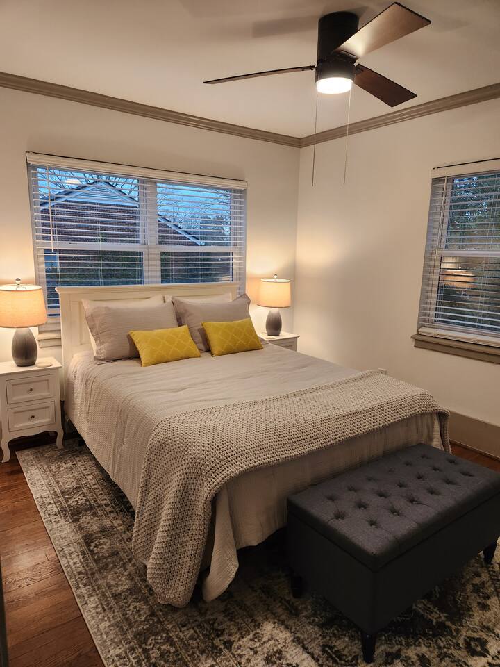 Masters Comfy & Convenient Condo