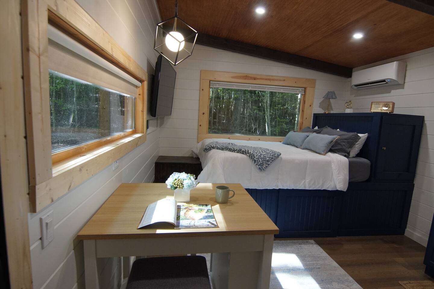 New! Tiny Cabin, Hot Tub & Fire Pit | Blue Ridge