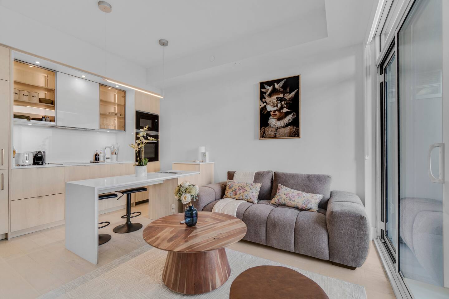 Chic 1BR with City Views in Yorkville