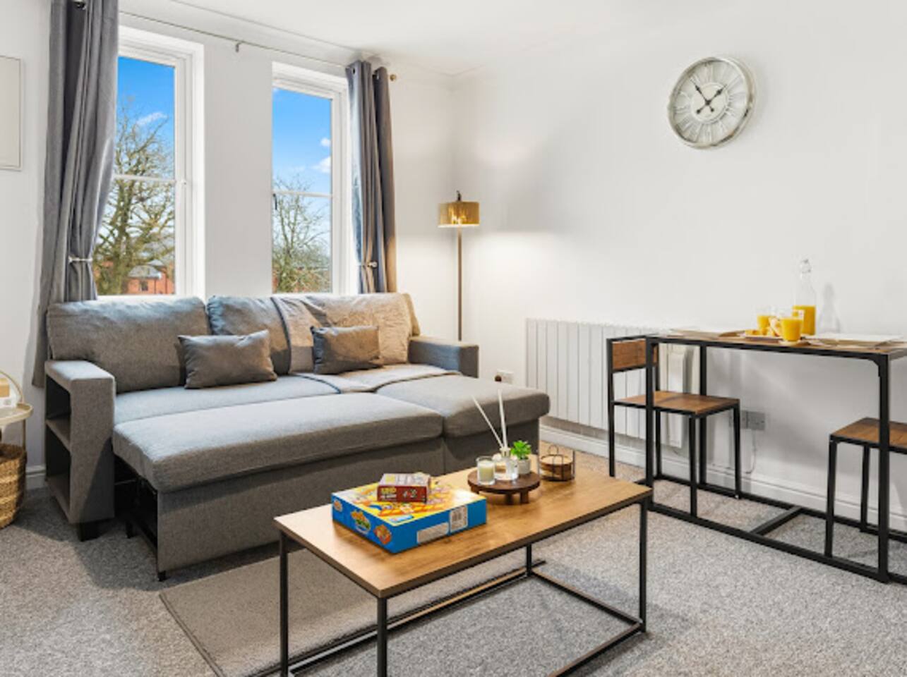 King bed/Sleeps 5/Free Parking/Ps4/Zip links/Wifi/
