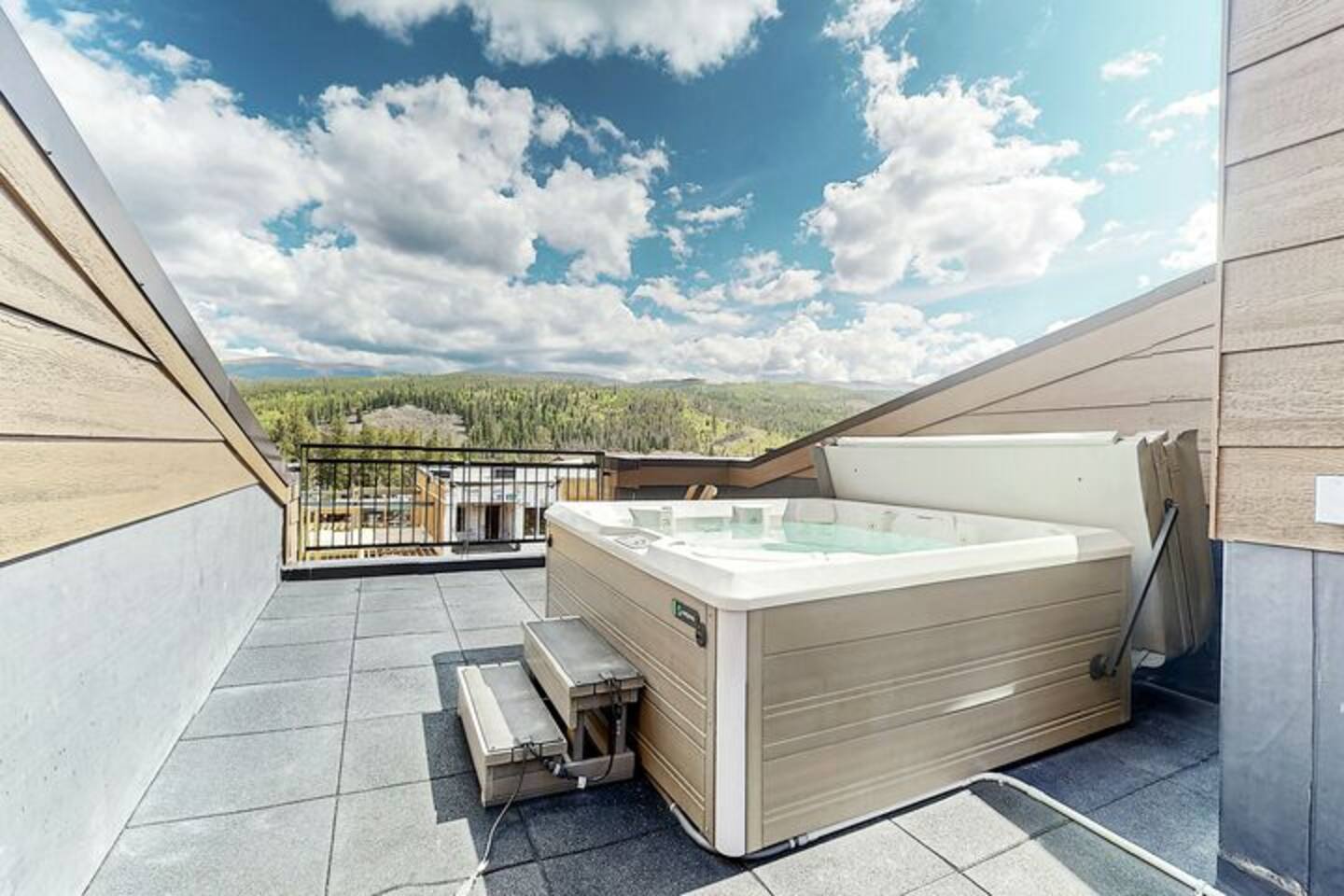 The Grand Den | Rooftop Spa, Garage & Superb Views