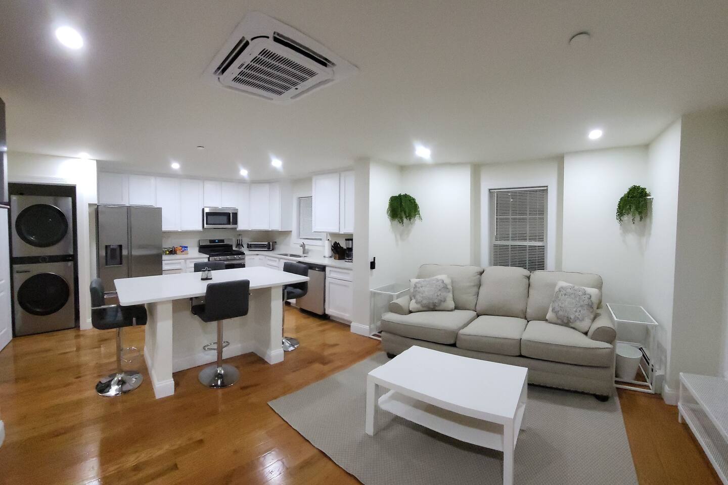 9 Bernard Street, Apt 9B2