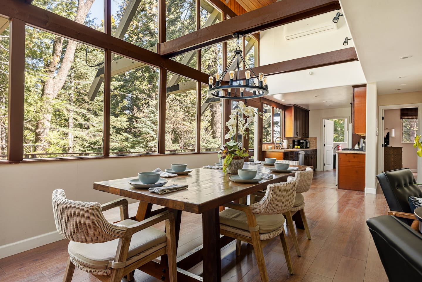 Treehouse Retreat | Walk to Village, Lake Access!