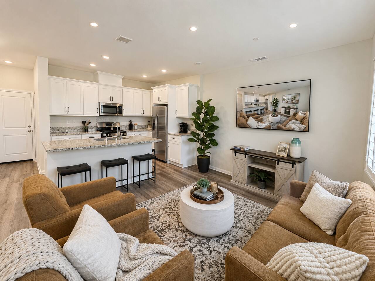 201 - Bright & Clean Valencia Townhome