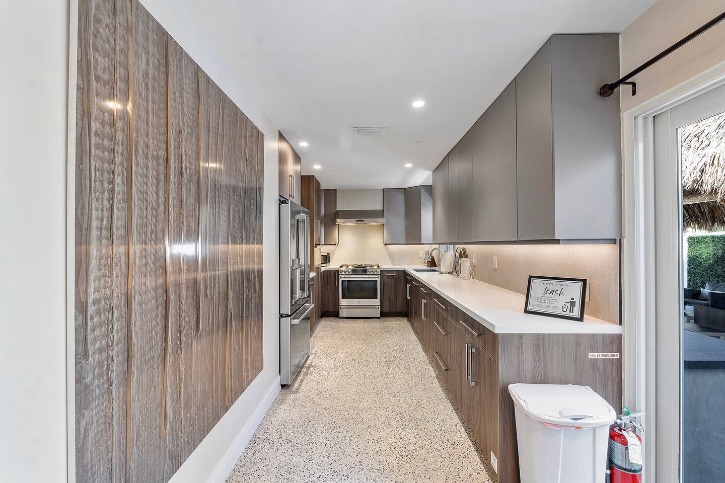 Bright, functional, and beautifully designed, the fully equipped kitchen is the heart of the home—perfect for gathering, cooking, and creating lasting vacation memories.