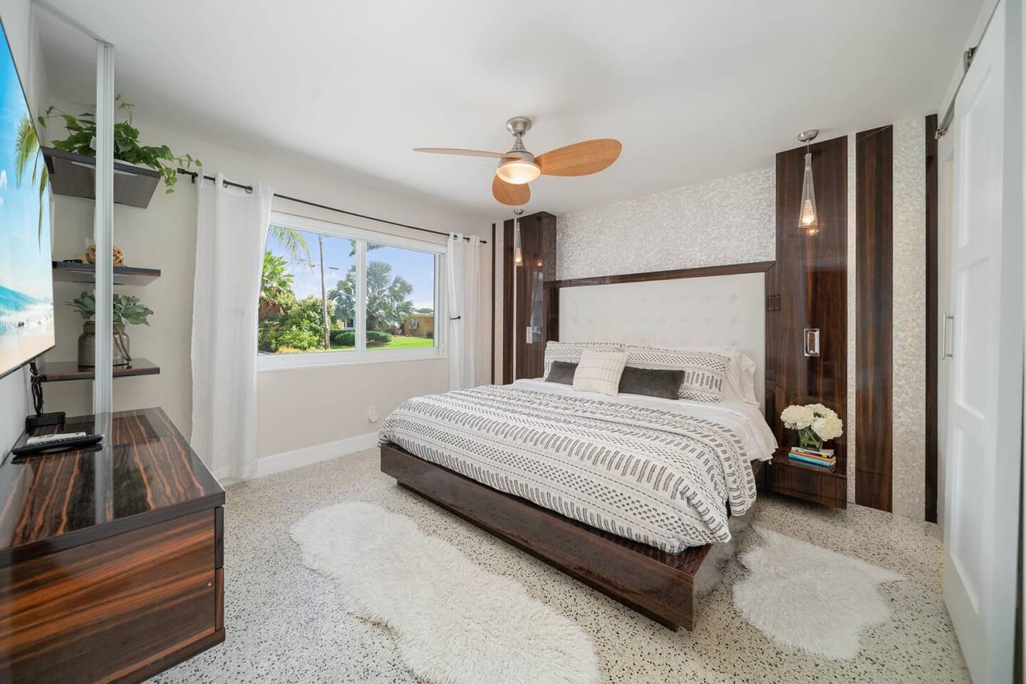 Luminous Bedroom #1 is a beautiful room with king-sized bed, a TV & ensuite bathroom