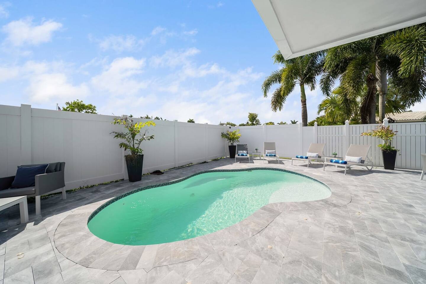Here's the best part of the home! The pool & lounge area!