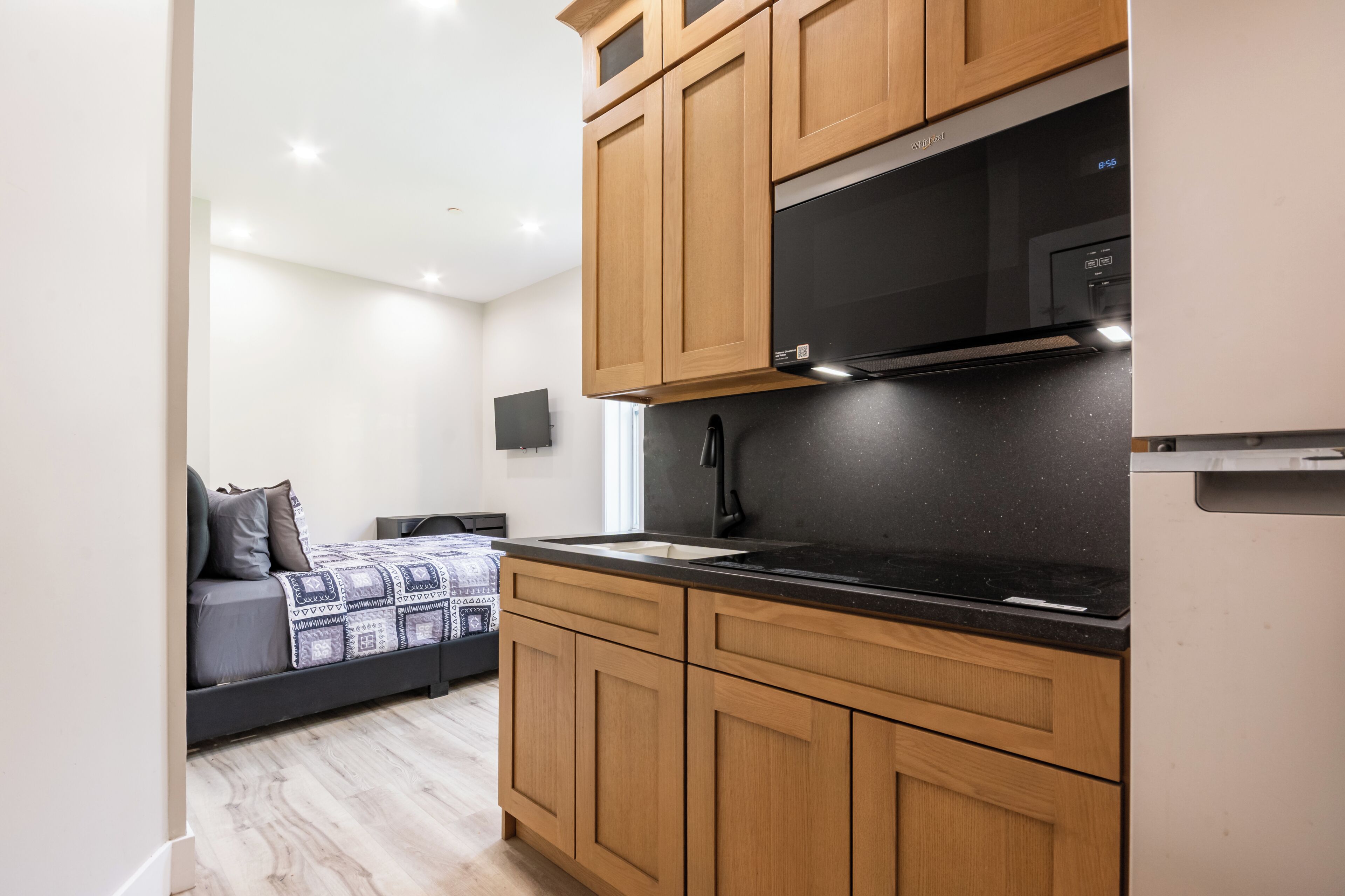 Charming 1-bedroom apartment with AC in vibrant Brooklyn