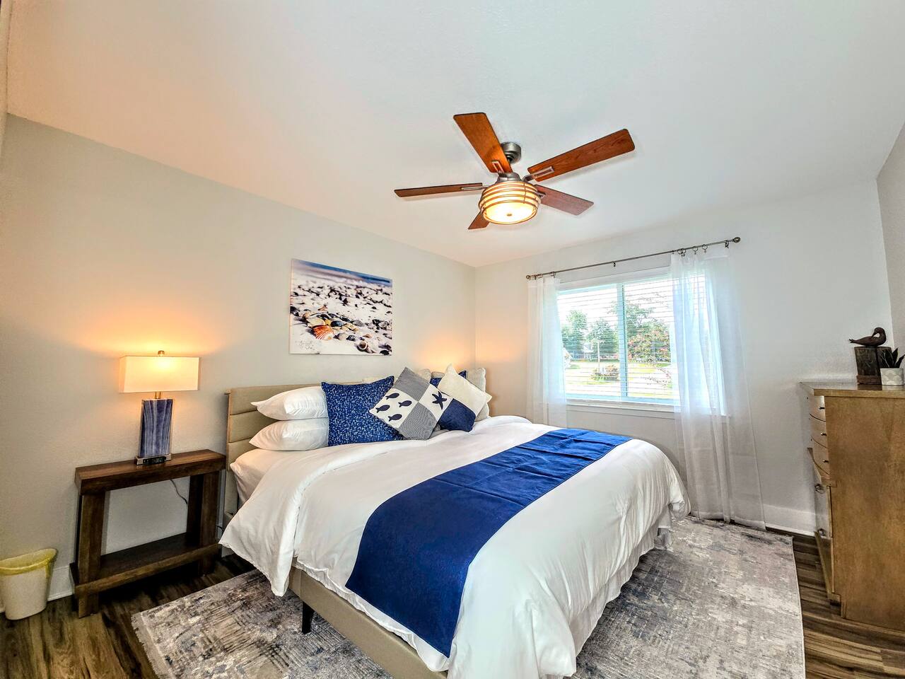 King bed, dresser and closet.