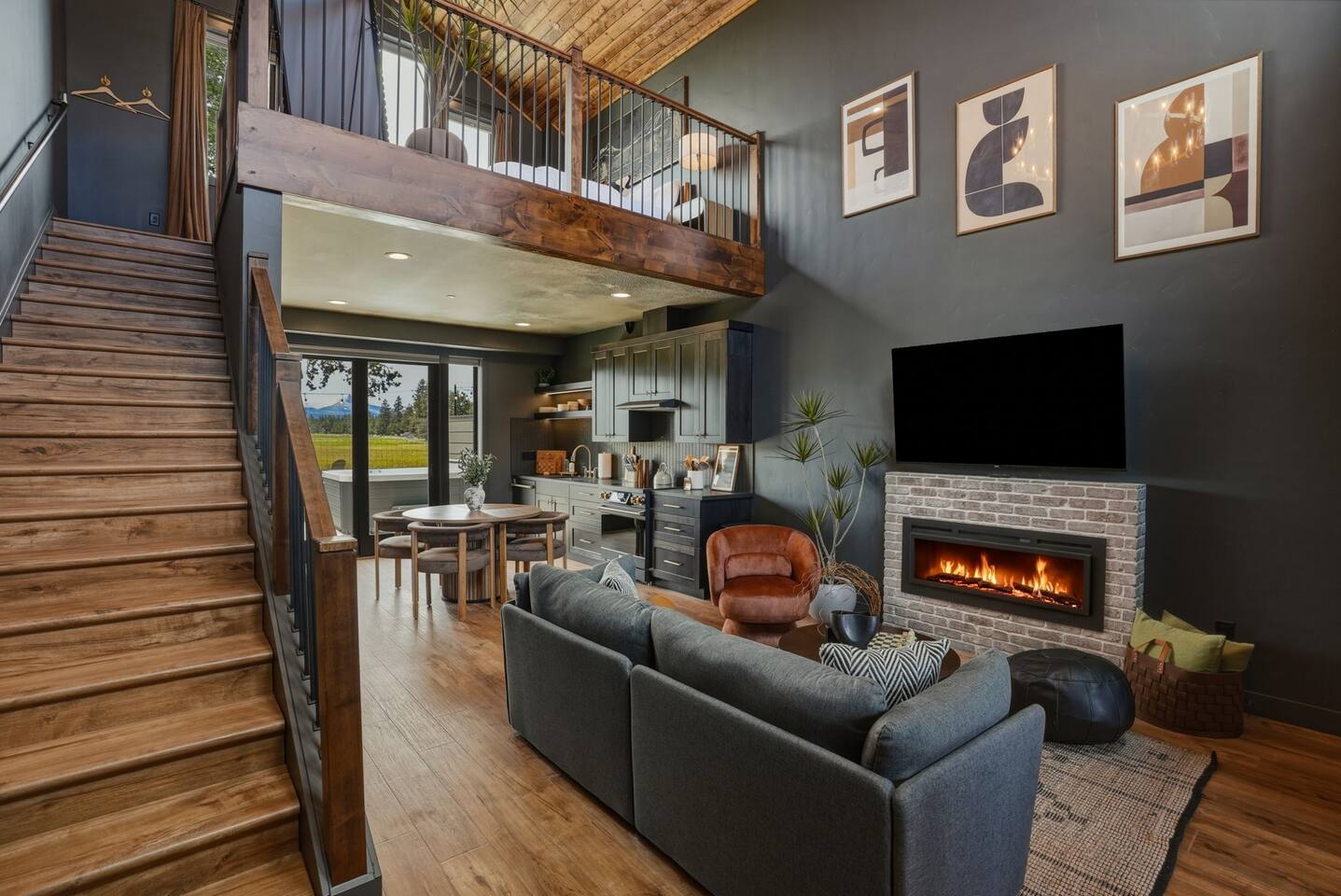 Walk to Town | Mountain Views | Hot Tub | Luxury