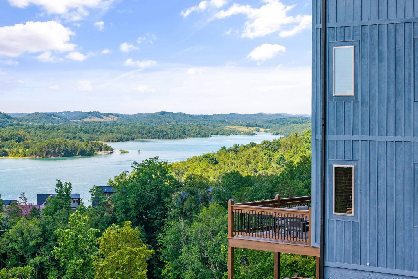 LUXE-Lake View-Lake Access-Pool-Waterslide-Games