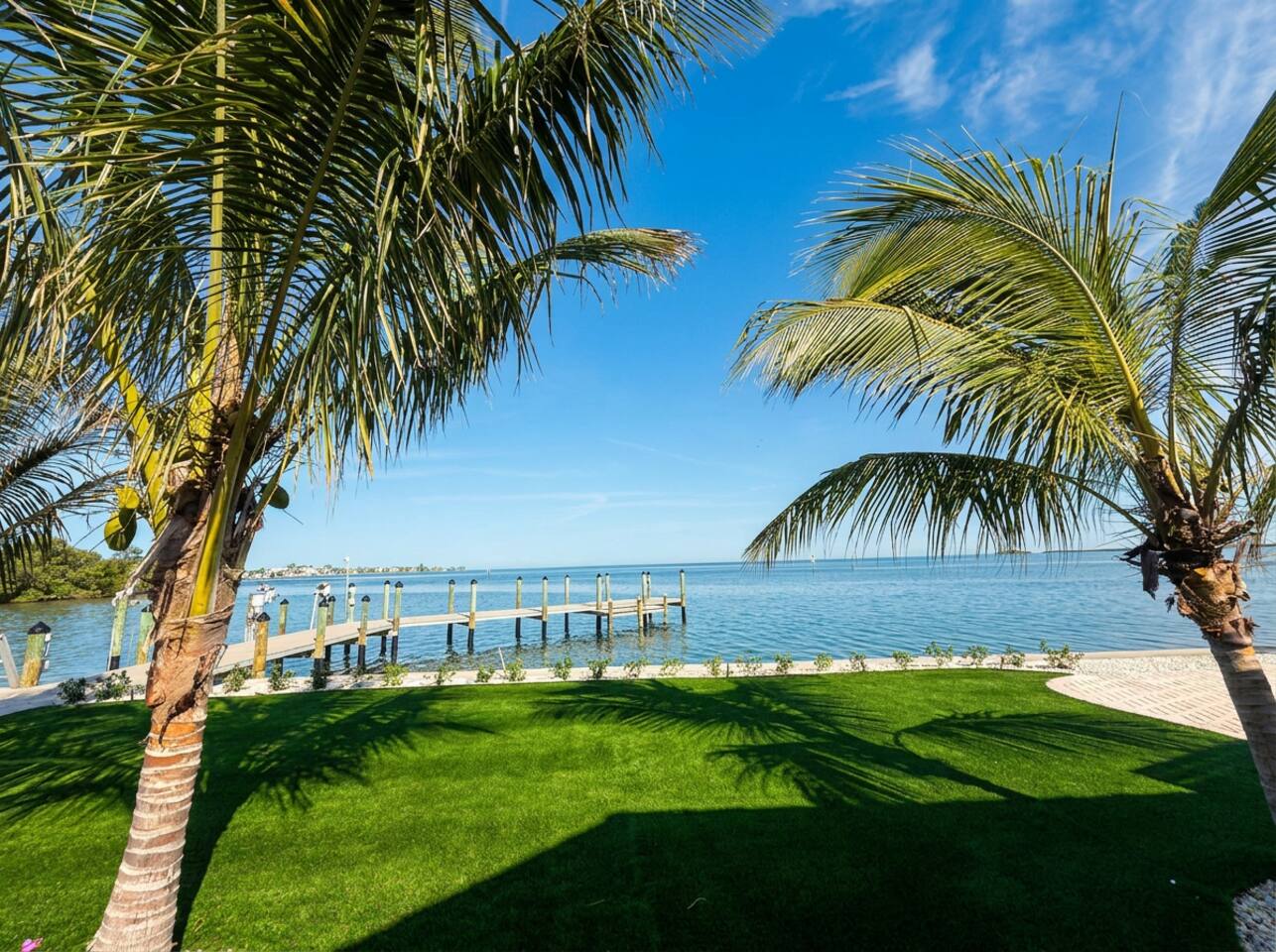 Bayfront Home: Dock, Heated Pool, Dolphins and Manatees
