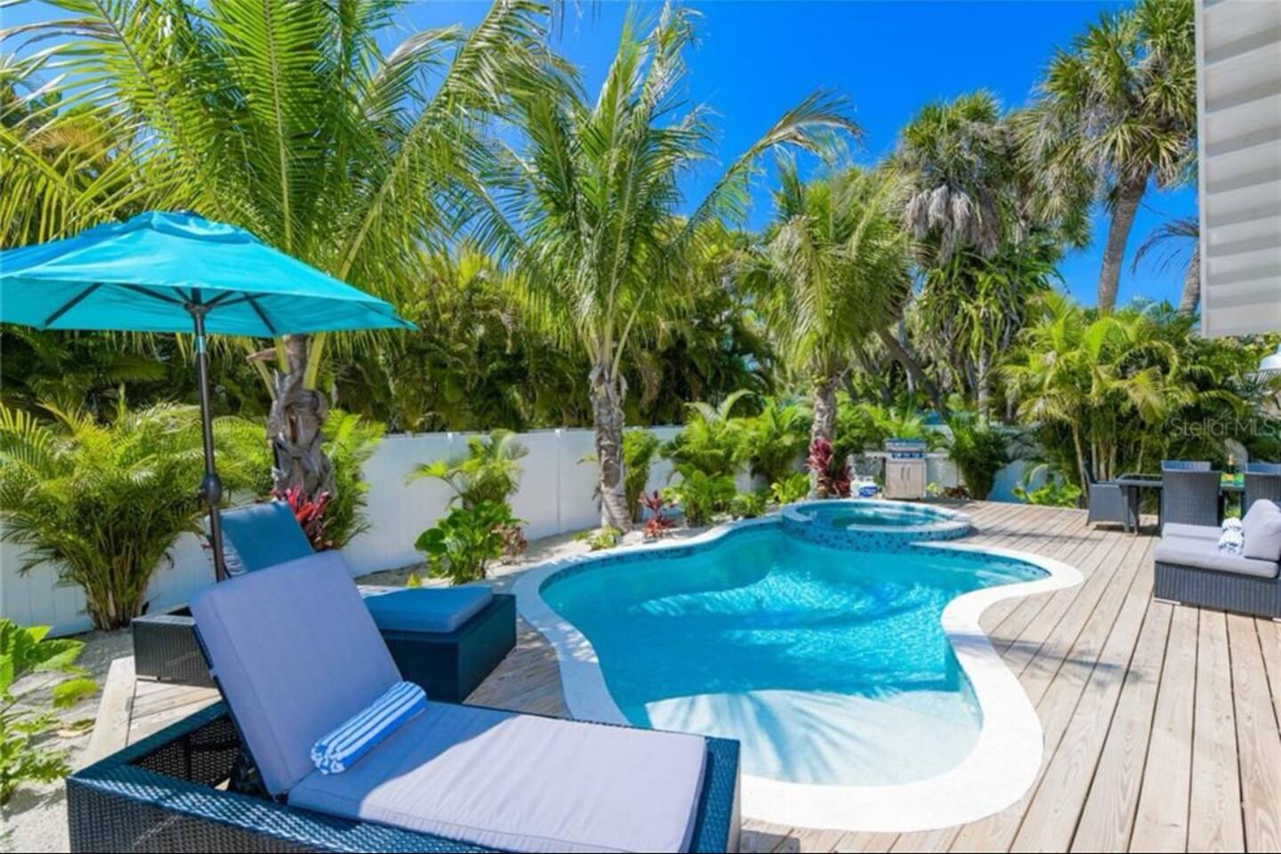 Steps To Beach • Heated Pool/Spa • Quiet Retreat