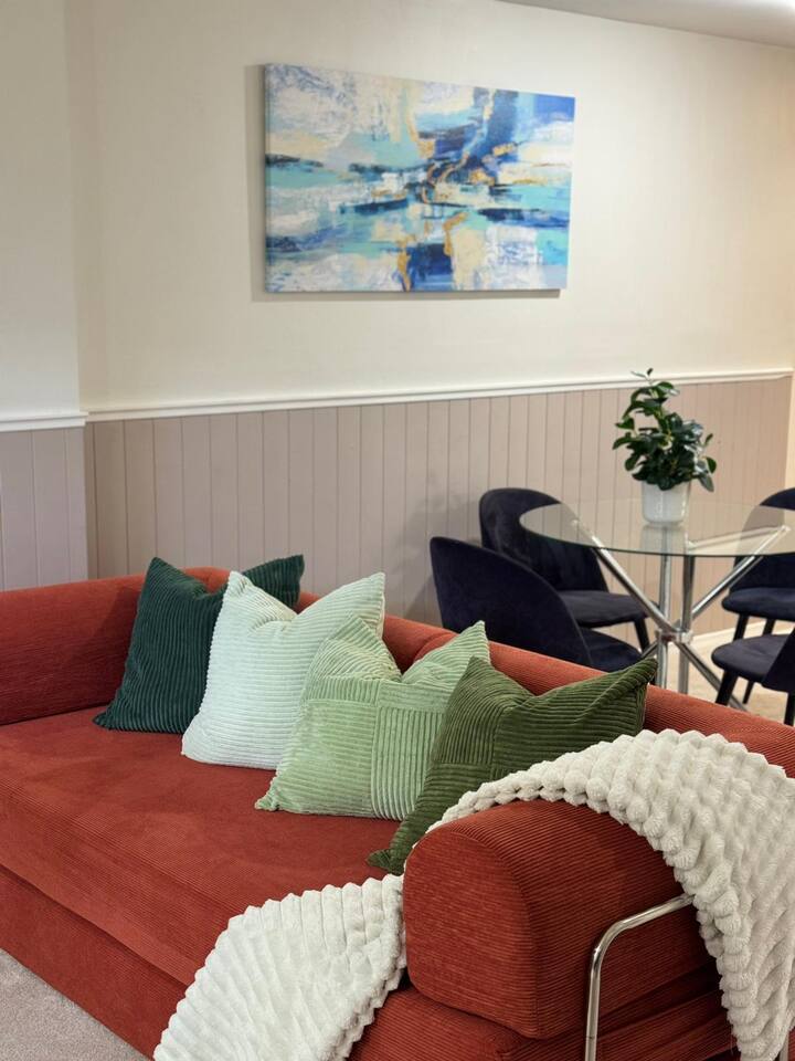 Modern 1BR Retreat | Near Oshawa Lakeshore & Beach