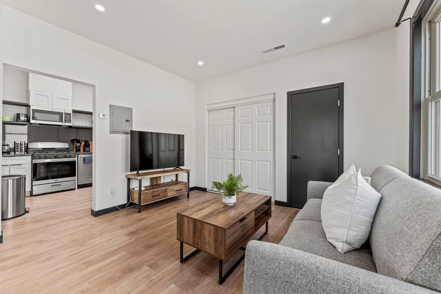 Downtown Mountain View | Castro St | 1BR/1BA APT