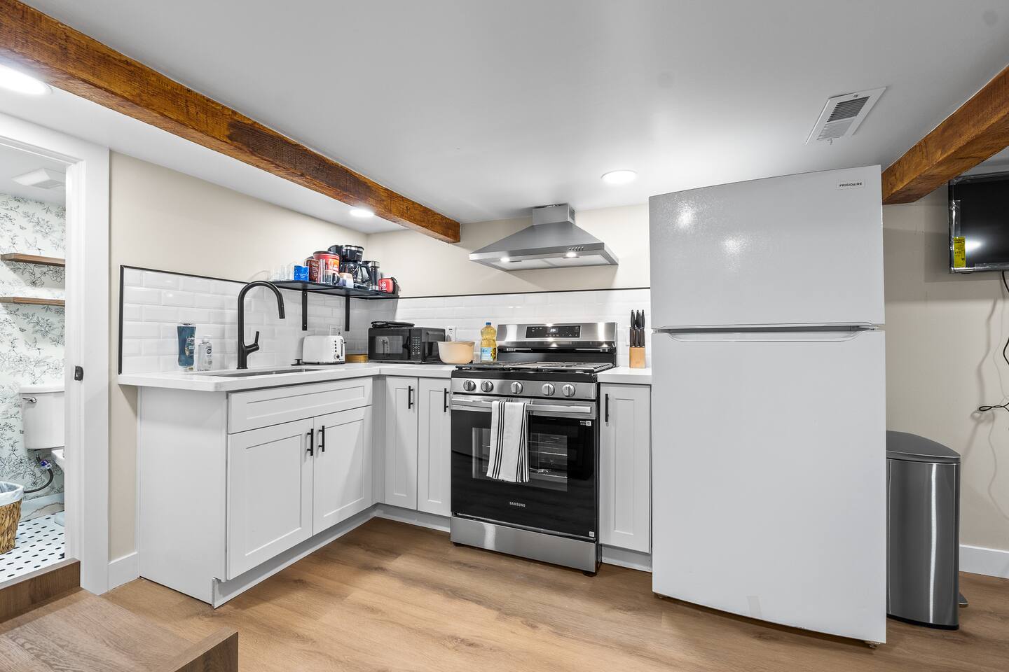 Home Suite Getaway - 15 mins to Levi Stadium