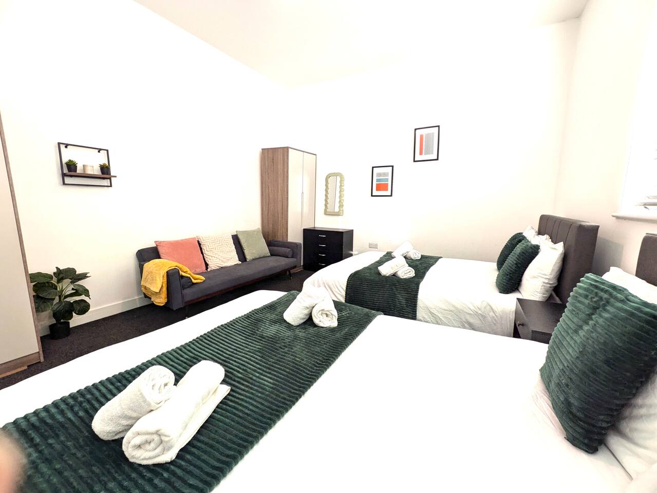 Spacious and Modern 2BR Apartment - Free Parking