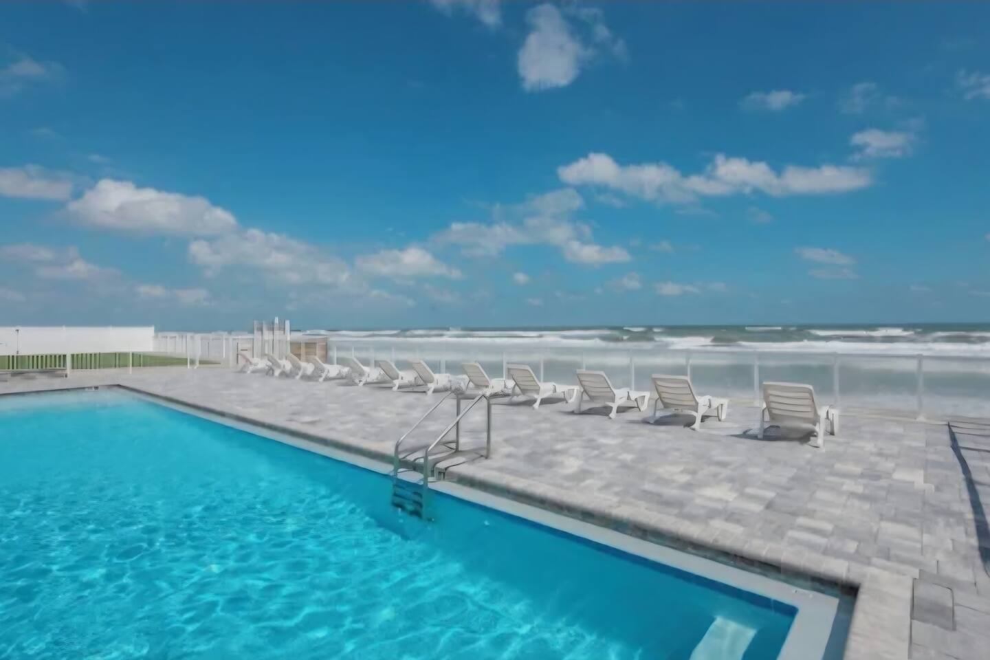 Castaways 218 Beach View Studio w/pool ~ sleeps 4