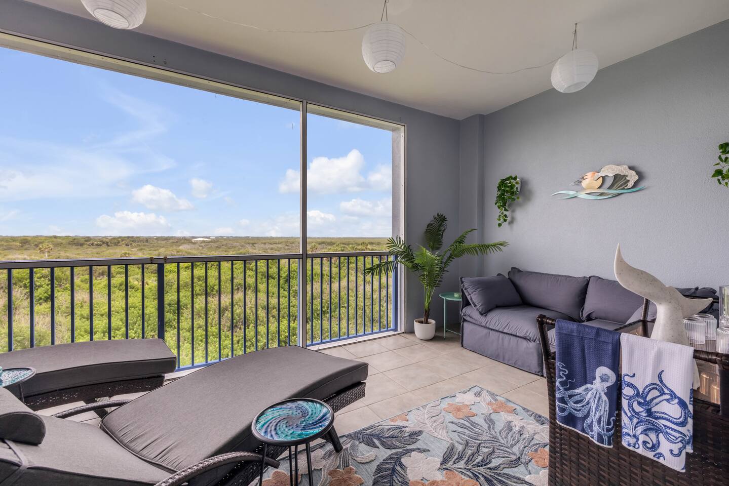 Newly remodeled and furnished Resort Condo in NSB!