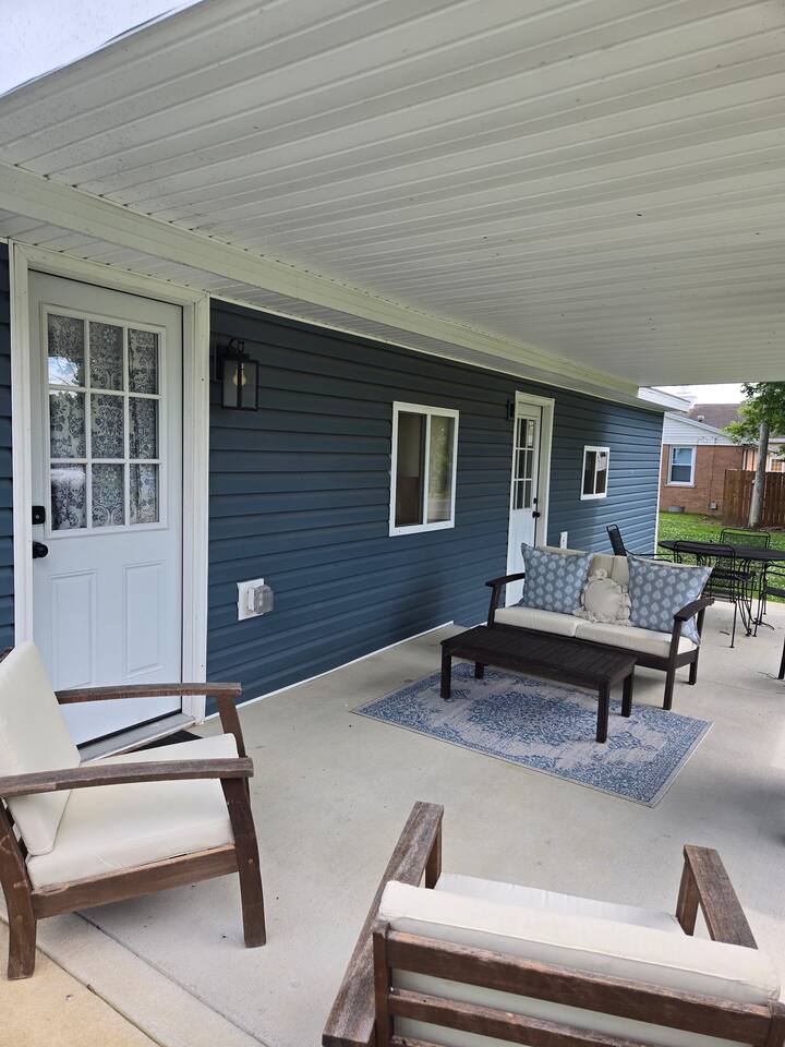 New! Studio w/ Full Kitchen & Covered Patio