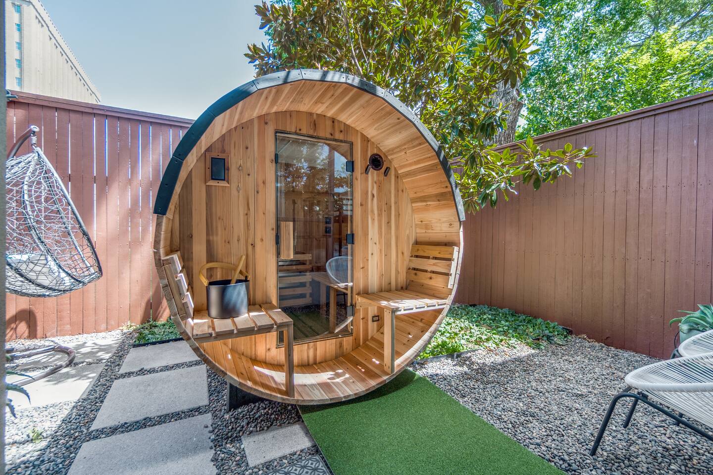The Q: Dallas - Rooftop | Sauna | Gym | DT Home
