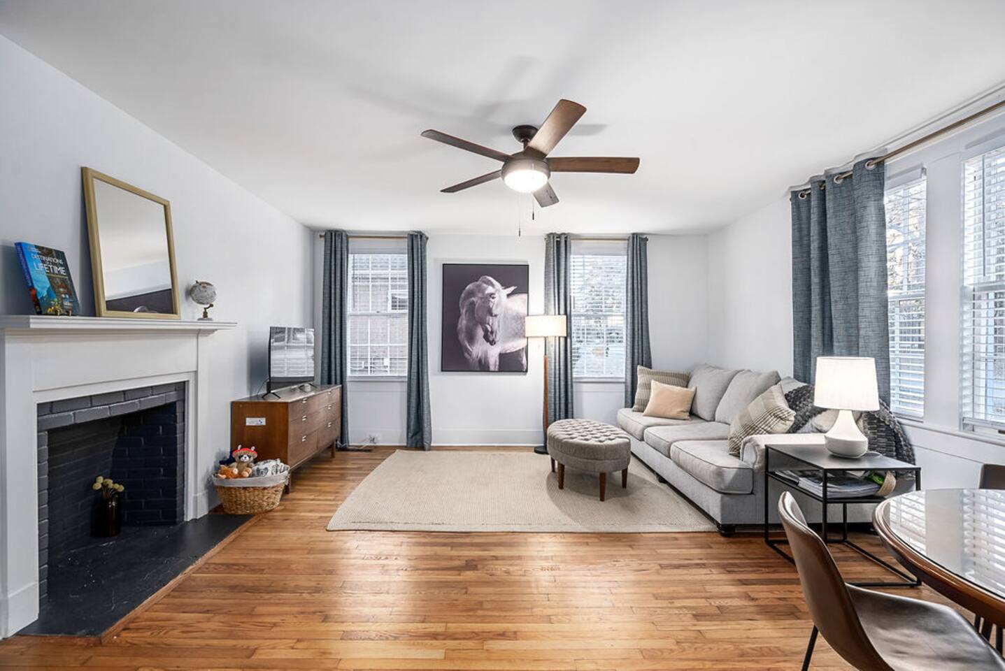 Walk Downtown Aiken | Chic 1B1B Apt | King Bed