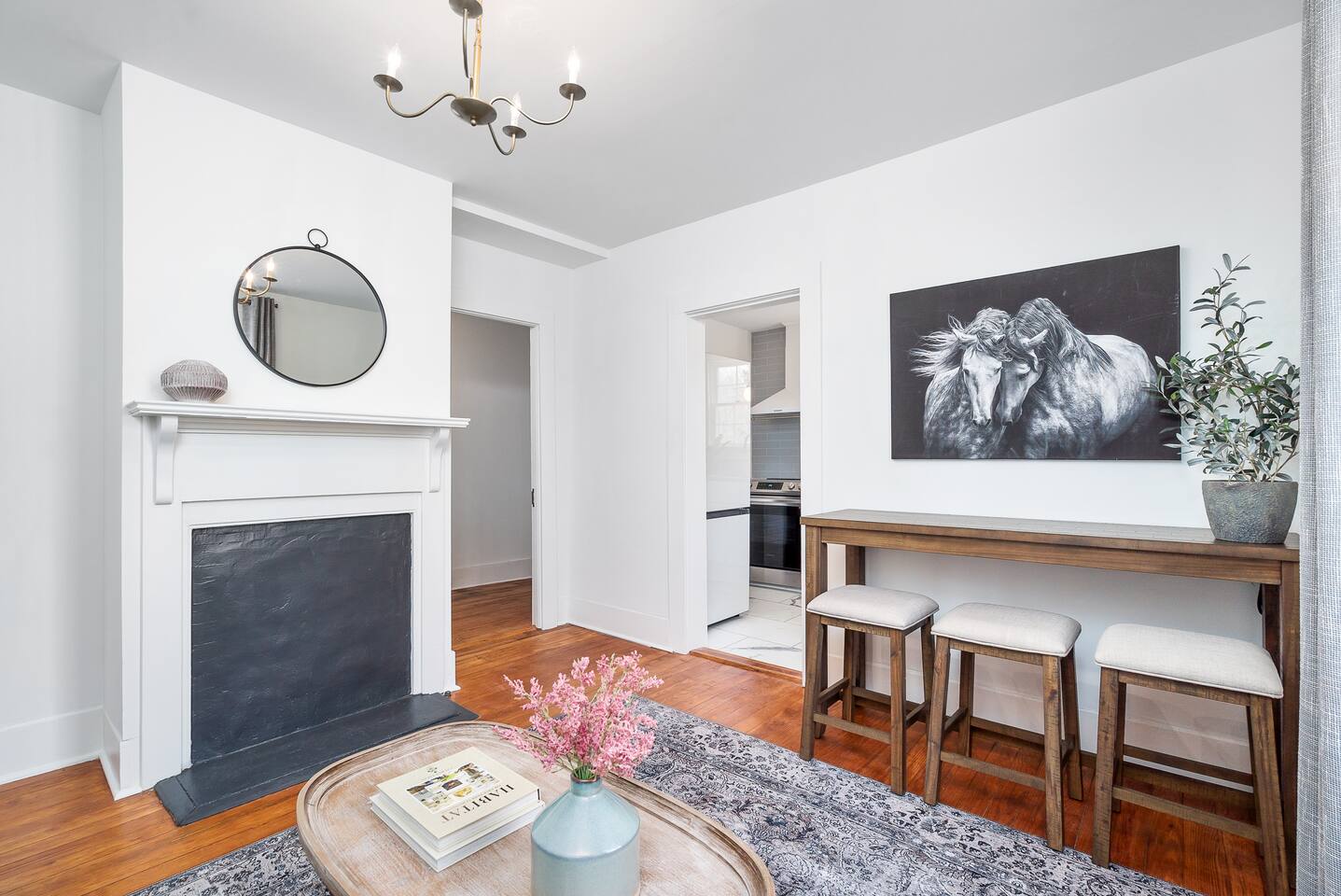 Walk Downtown Aiken | Designer 1B1B Apt | King Bed